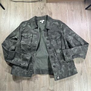 Style & Co Camo Denim Jacket Women’s medium Green Button Front Macy’s EUC